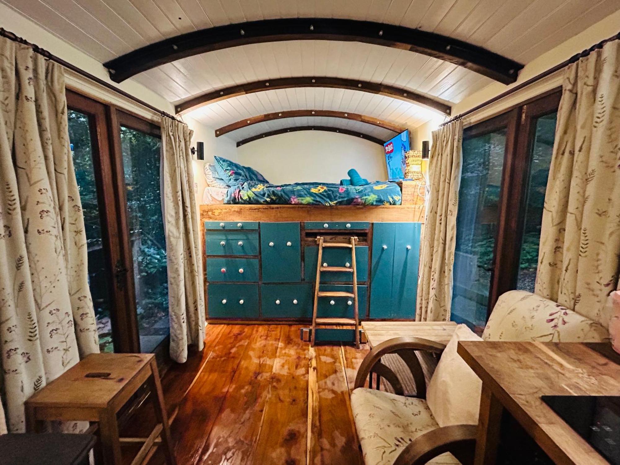 The Railway Carriage - Blue Villa Glasbury Екстериор снимка