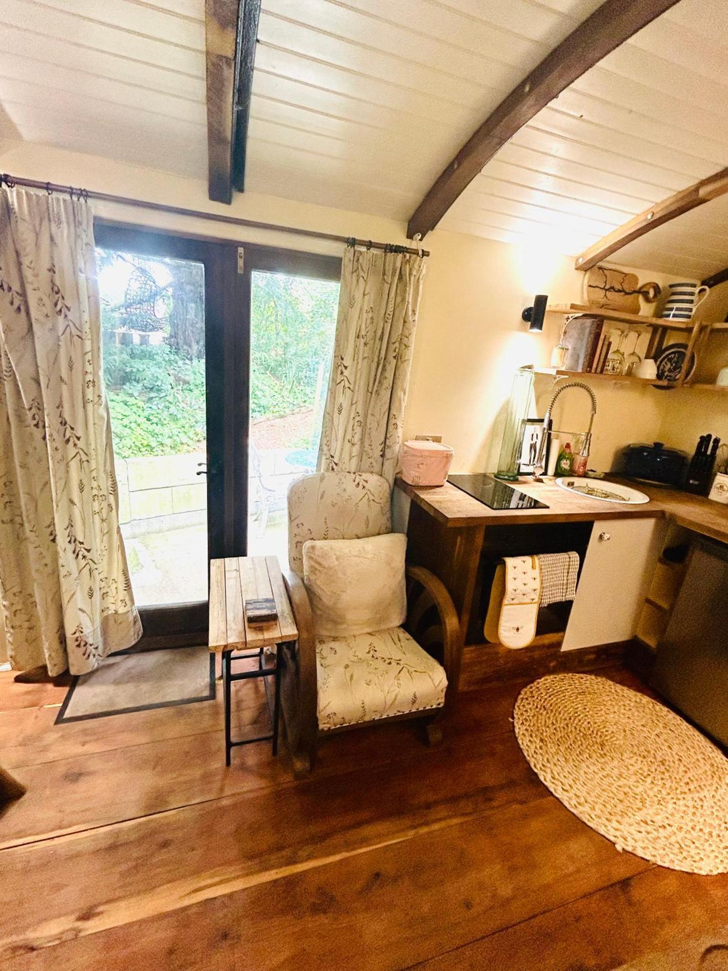 The Railway Carriage - Blue Villa Glasbury Екстериор снимка