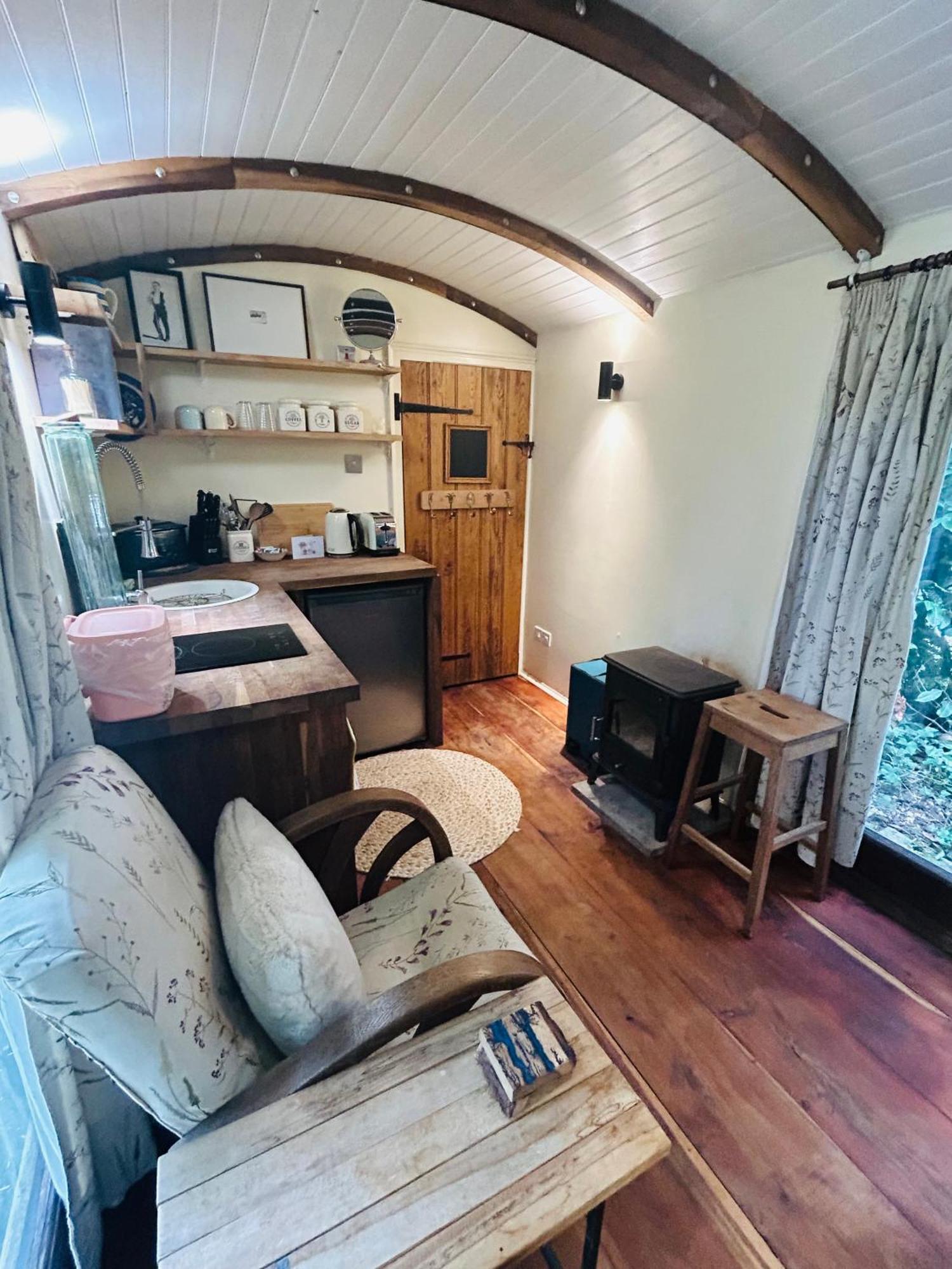 The Railway Carriage - Blue Villa Glasbury Екстериор снимка